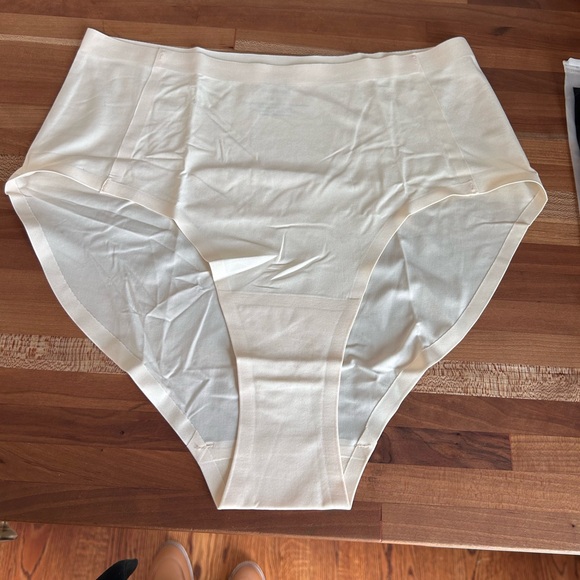 Truekind Seamless Stretch Mid-Waist Briefs -TWO pair! NEW! - Picture 5 of 8